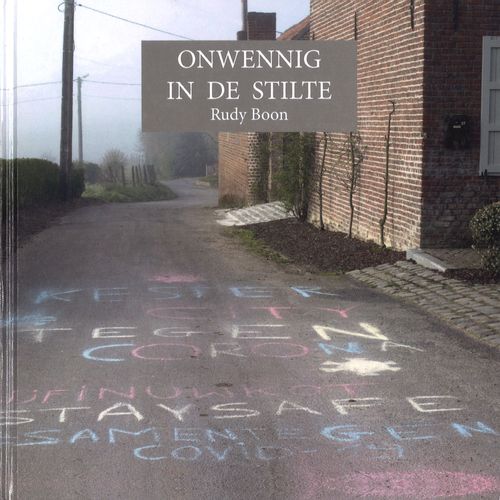 Kaft van Onwennig in de stilte